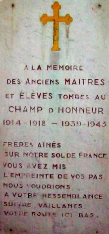 Une stèle souvenir des morts au Champ d'honneur
