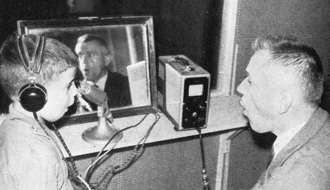 Séance de démutisation vers 1960