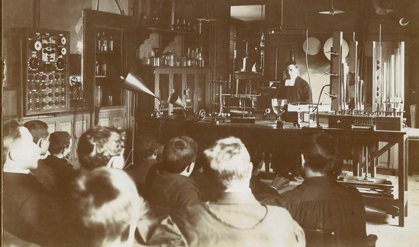 Un cours d'acoustique en laboratoire